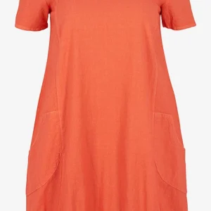 Kjole med elastik i kanten forneden